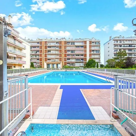 Joli Bien Equipe Avec Piscine Et Parking Διαμέρισμα