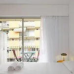 Joli Bien Equipe Avec Piscine Et Parking Lägenhet