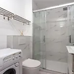 Joli Bien Equipe Avec Piscine Et Parking Lägenhet