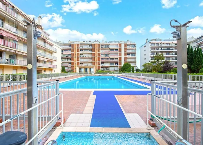 Joli Bien Equipe Avec Piscine Et Parking شقة